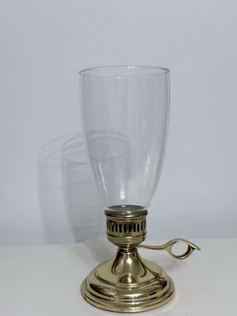 Brass Chamber Candlestick Ring Thumb w/Clear Chimney Shade Pre-Owned 9.25 Inch